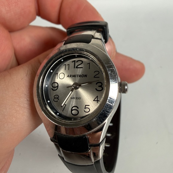 Armitron Pro Sport Women's Watch Black & Silver Tone 330ft Water Resist - Picture 6 of 10